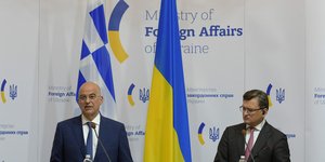 Ο Νίκος Δένδιας με τον Ντμίτρο Κουλέμπα