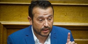 Ο Νίκος Παππάς αγορεύει στη Βουλή κατά την διαδικασία παραπομπής του