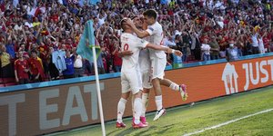 Πανηγυρίζουν οι παίκτες της Ισπανίας