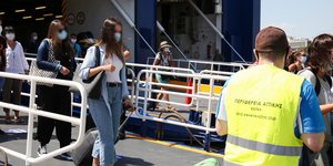 Επιστροφή επιβατών από νησί