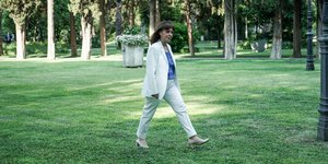 Κατερίνα Σακελλαροπούλου λευκο κοστουμι