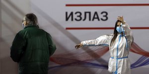 Πιθανόν να χρεώνονται τις νοσηλείες τους οι ανεμβολίαστοι στη Σερβία