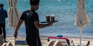 σερβιτορος παραλία
