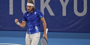 Νίκη για τον Στέφανο Τσιτσιπά