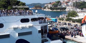 Στο λιμάνι της Σκιάθου