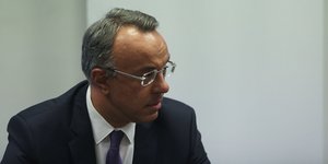 Χρήστος Σταϊκούρας με γυαλιά
