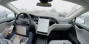 Tesla auto pilot