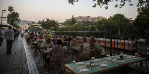 Κόσμος στο Θησείο