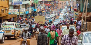κίνηση και κόσμος στην Ουγκάντα