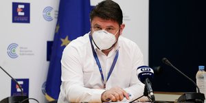Ο Νίκος Χαρδαλιάς ενημερώνει για τον κορωνοϊό