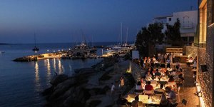 Deck bar restaurant