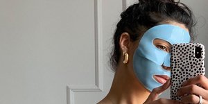 γυναίκα με μάσκα ομορφιάς