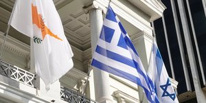 Οι σημαίες Κύπρου, Ελλάδας και Ισραήλ