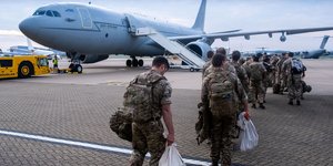 Στρατιώτες εγκαταλείπουν την πρωτεύουσα του Αφγανιστάν, Καμπούλ