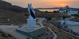 Ενα άγαλμα τεσσάρων μέτρων στα Ψαρά