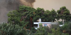 Η φωτιά στον Αγιο Στέφανο