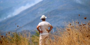 αντρας πλατη λευκα καπελο 