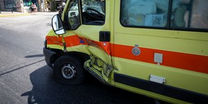 Τροχαίο με ασθενοφόρο του ΕΚΑΒ