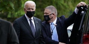 Μπαιντεν οδηγος του ανοιγει πορτα