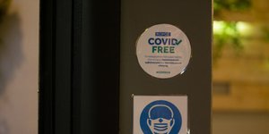 Μαγαζί με την ένδειξη Covid Free