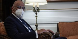 Νίκος Δένδιας πολυθρόνα