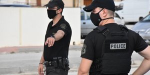 δυο αστυνομικοι μαυρα