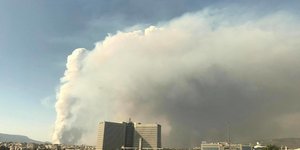 Η εικόνα της φωτιάς από τον κόμβο της Κηφισίας στο Μαρούσι