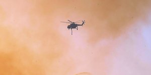 Ελικόπτερο στη φωτιά στην Αρχαία Ολυμπία