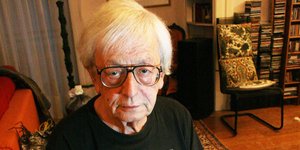 Ο Δημήτρης Πολύτιμος στο σπίτι του στο Μαρούσι (Φωτ Μ Νταλούκας 2008)