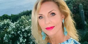 Η Εμη Λιβανίου κάνει διακοπές στο Αιγαίο