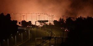 Φωτιά στην εθνική οδό Αθηνών -Λαμίας