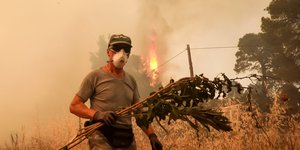 Σε πύρινο κλοιό η Εύβοια 