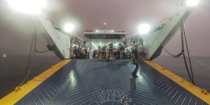 Μεταφορά εγκλωβισμένων με φέρι  μπότ