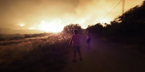 Φωτιά κατακαίει την βορειοανατολική Εύβοια