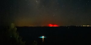 Η φωτιά στην Εύβοια ορατή από τη Χαλκιδική