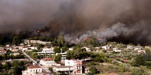 Πυρκαγιά στο Πελόπιο, πολύ κοντά στην Αρχαία Ολυμπία