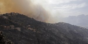 Φωτιά σε κατοικημένη περιοχή στην Αλγερία