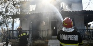 Σπίτι παραδόθηκε στις φλόγες στα Βίλια