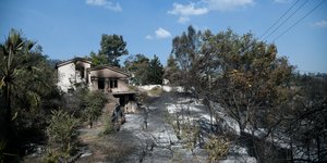 Φωτιά στη Βαρυμπόμπη, καταστροφές