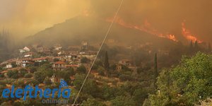 Φωτιά καίει σε χωριό στην Ανω Μεσσηνία
