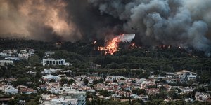 Φωτιά στη Βαρυμπόμπη