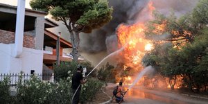 Φωτιά στη Βαρυμπόμπη /Intime news