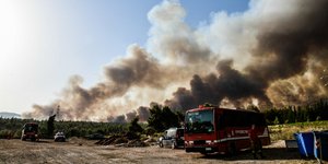 Πυροσβεστικό στη φωτιά στη Βαρυμπόμπη