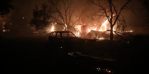 Φωτιά στη Βαρυμπόμπη-Αδαμές