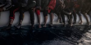 Φουσκωτό με μετανάστες στη Μεσόγειο
