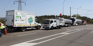 Η περιφέρεια Αττικής μοιράζει γεύματα σε πυρόπληκτους και κλιμάκια αντιμετώπισης φωτιών