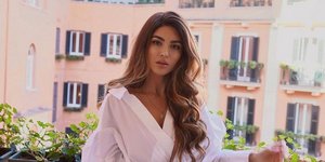 γυναίκα με μακιγιάζ