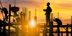 εργαζόμενοι σε σκαλωσιά 