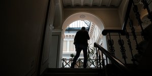 ανδρας σκαλιά εθνική τράπεζα