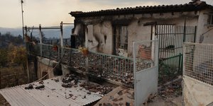 καμένο σπίτι από φωτιά στην Αρκαδία